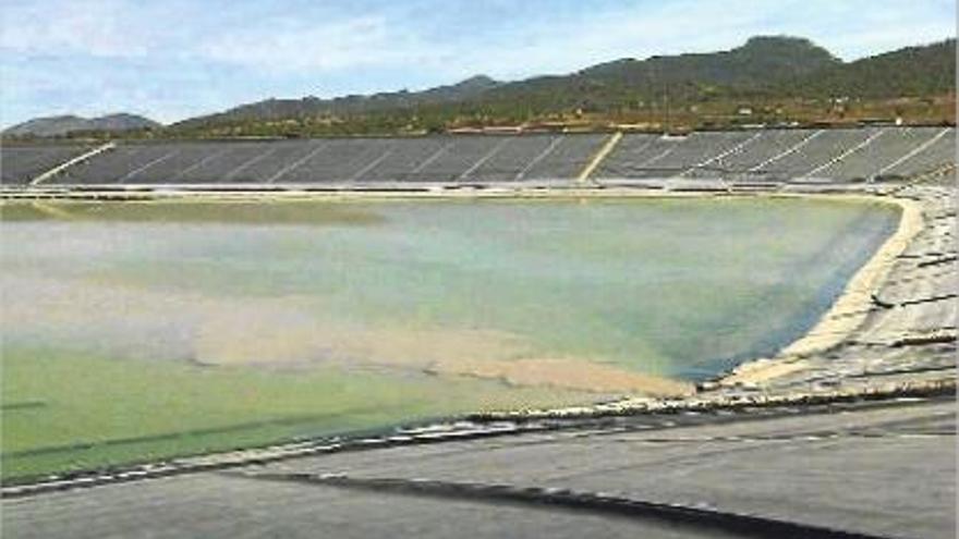 Imagen del embalse del Toscar donde ya está entrando agua en pruebas desde Villena.