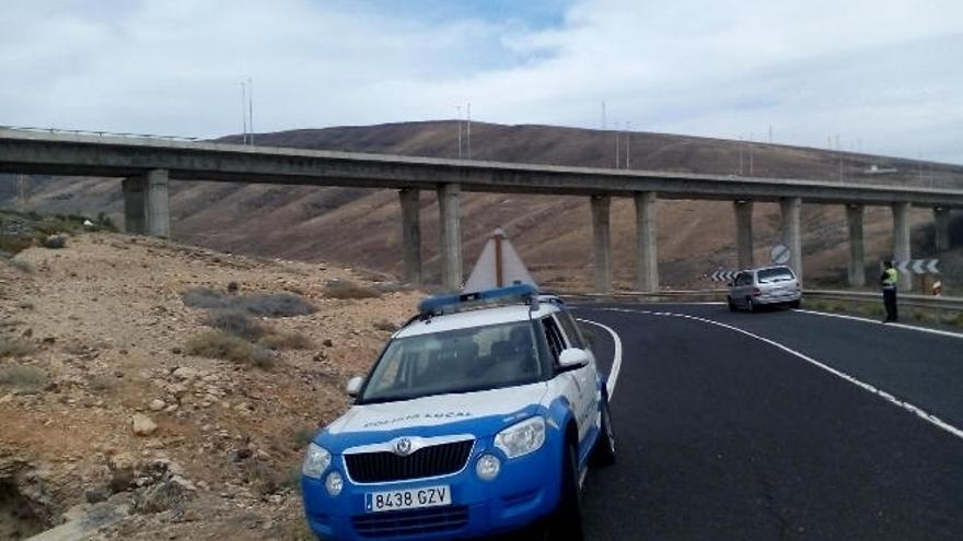 Imagen del puente de la autovía de Esquinzo, cerca de Morro Jable, donde apareció el cuerpo.