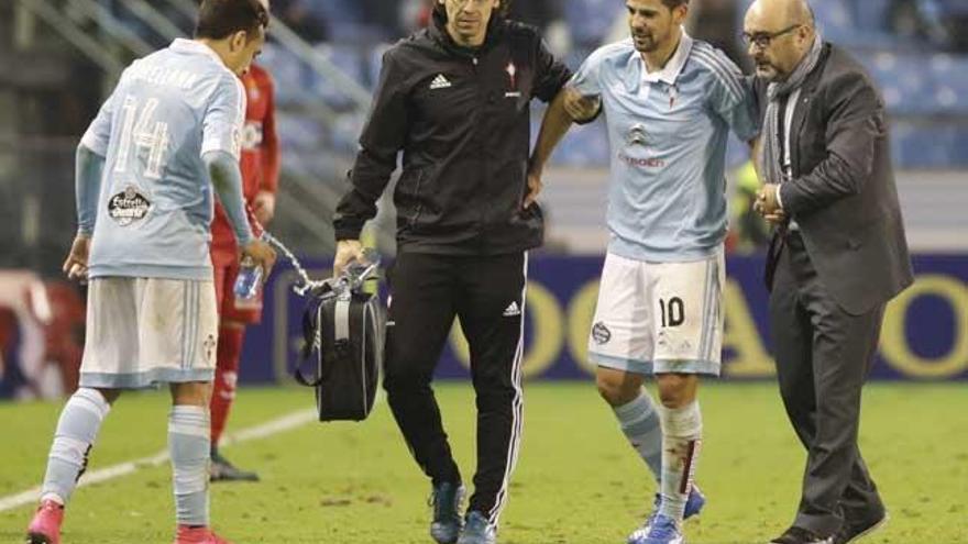 Nolito abandonó ayer el terreno de juego // J. Lores