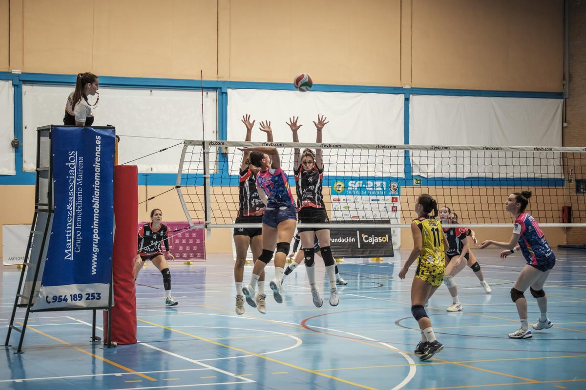 El equipo femenino del AHORA Vóley Xàtiva tuvo que viajar a Sevilla para enfrentarse contra el Mairena Club, segundo clasificado de la liga de plata española, en un partido muy complicado por la posición clasificatoria del rival.