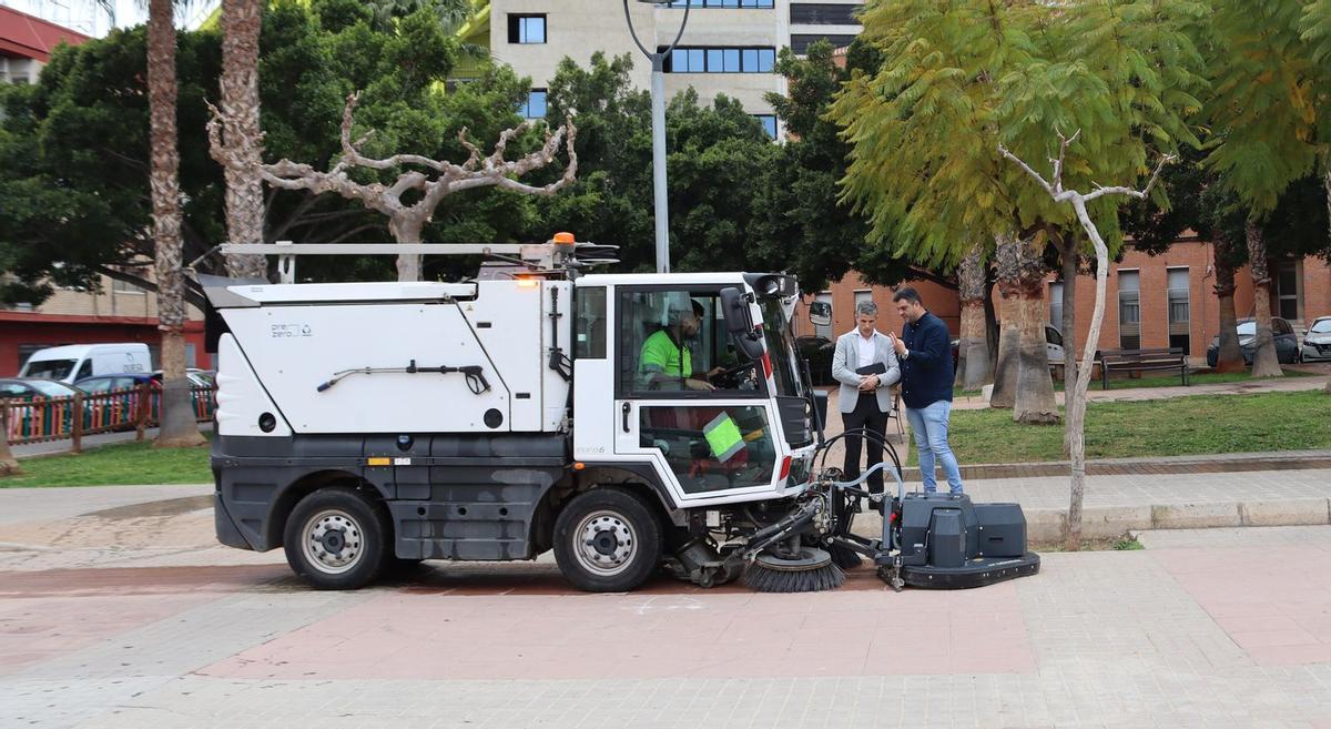 El Ayuntamiento de Vila-real incorpora nuevas tecnologías a la maquinaria para mejorar la limpieza de los espacios públicos.