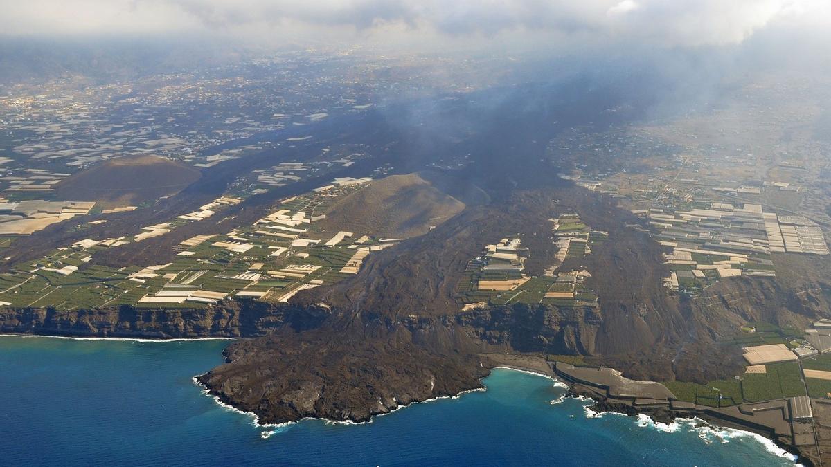 Así ha cambiado la morfología del cono del volcán en las últimas horas