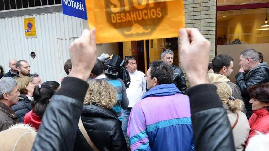 La movilización que paralizó un desahucio en Mieres en febrero.