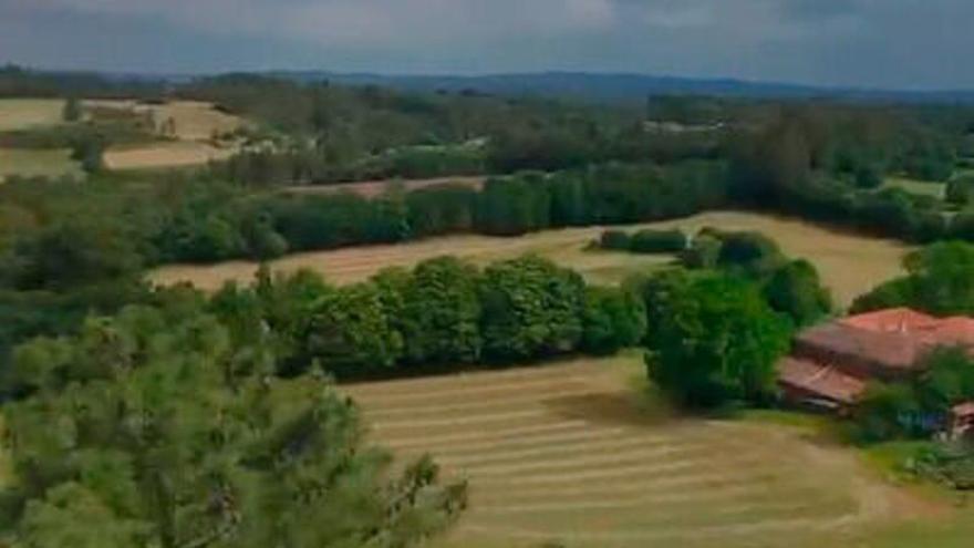 Un viaje aéreo por el futuro 'camping' de lujo As Perseidas de Traspenas, en Agolada.