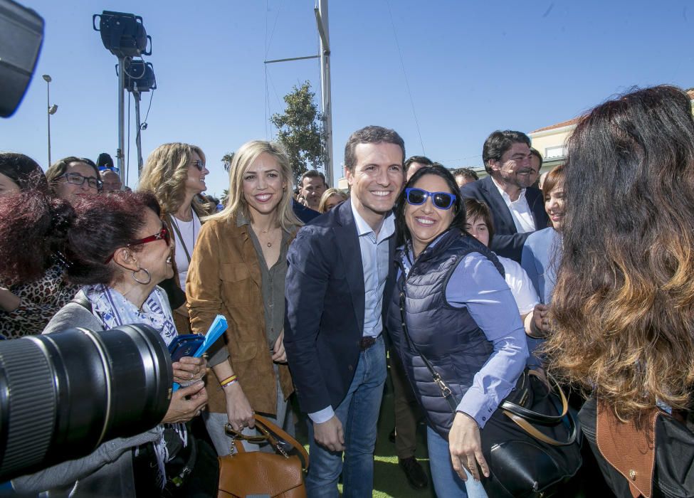 Casado propone en Alicante que todas las oposiciones se desarrollen en castellano.