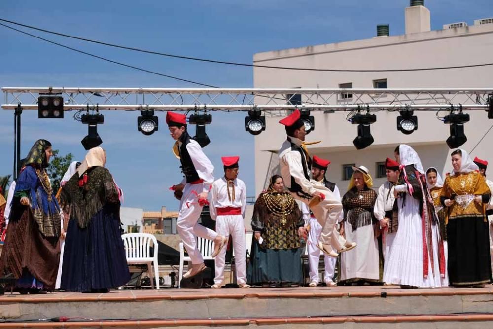 Han disfrutado de la misa, procesión y de un desfile de carros antiguos