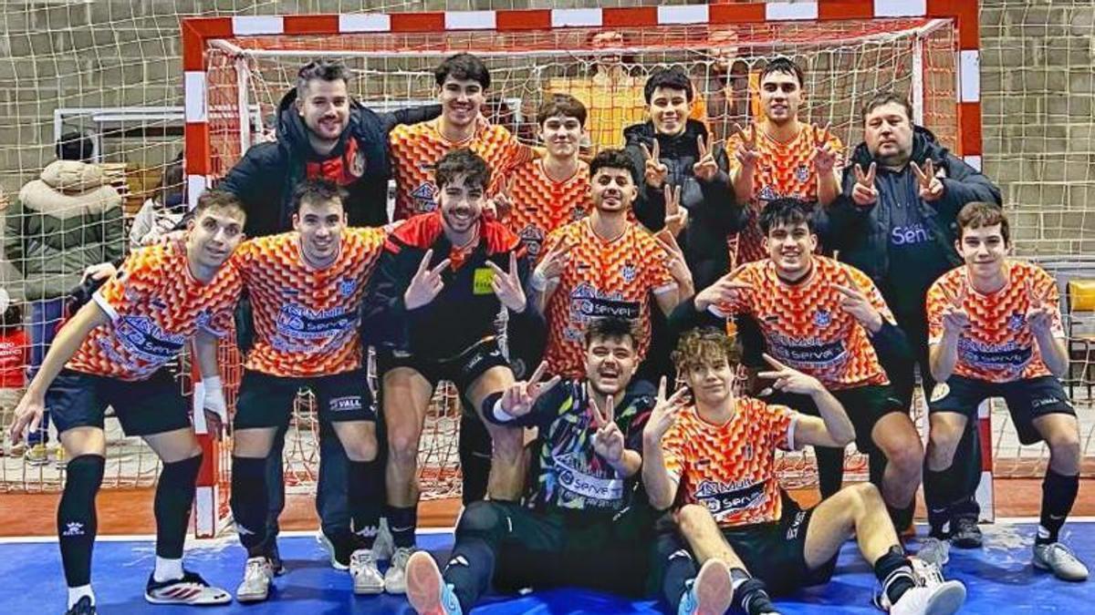 Els jugadors del CEFS Fonollosa al final d'un partit d'aquesta temporada