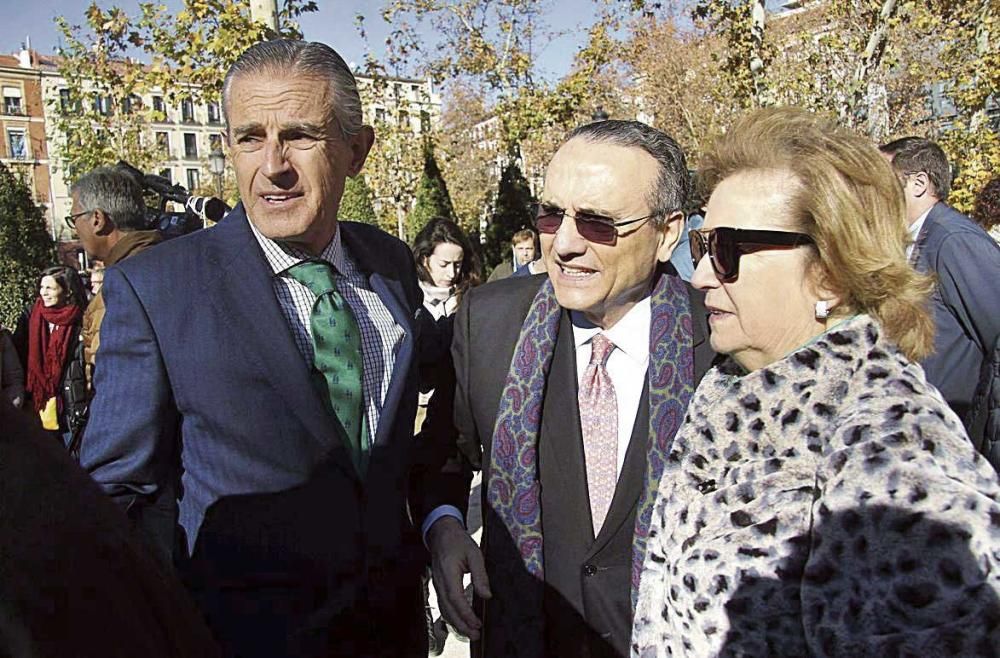 Periodistas se concentran en favor de la libertad de información