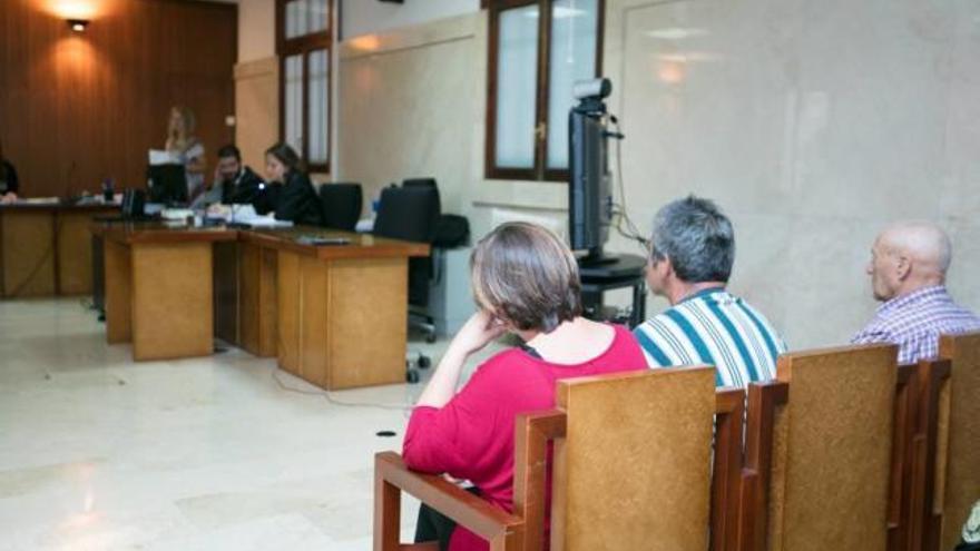 Die drei Angeklagten während des Prozesses in Palma.