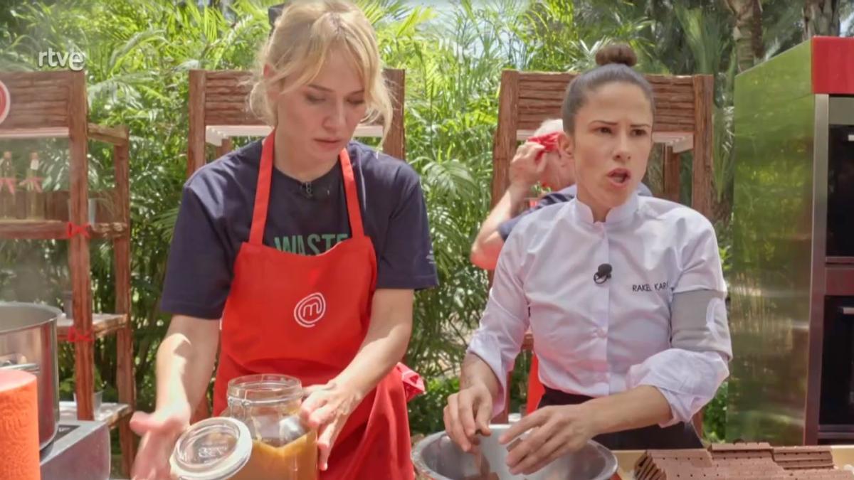 Patricia Conde y Rakel Cernicharo en la prueba de exteriores de Masterchef en Elche