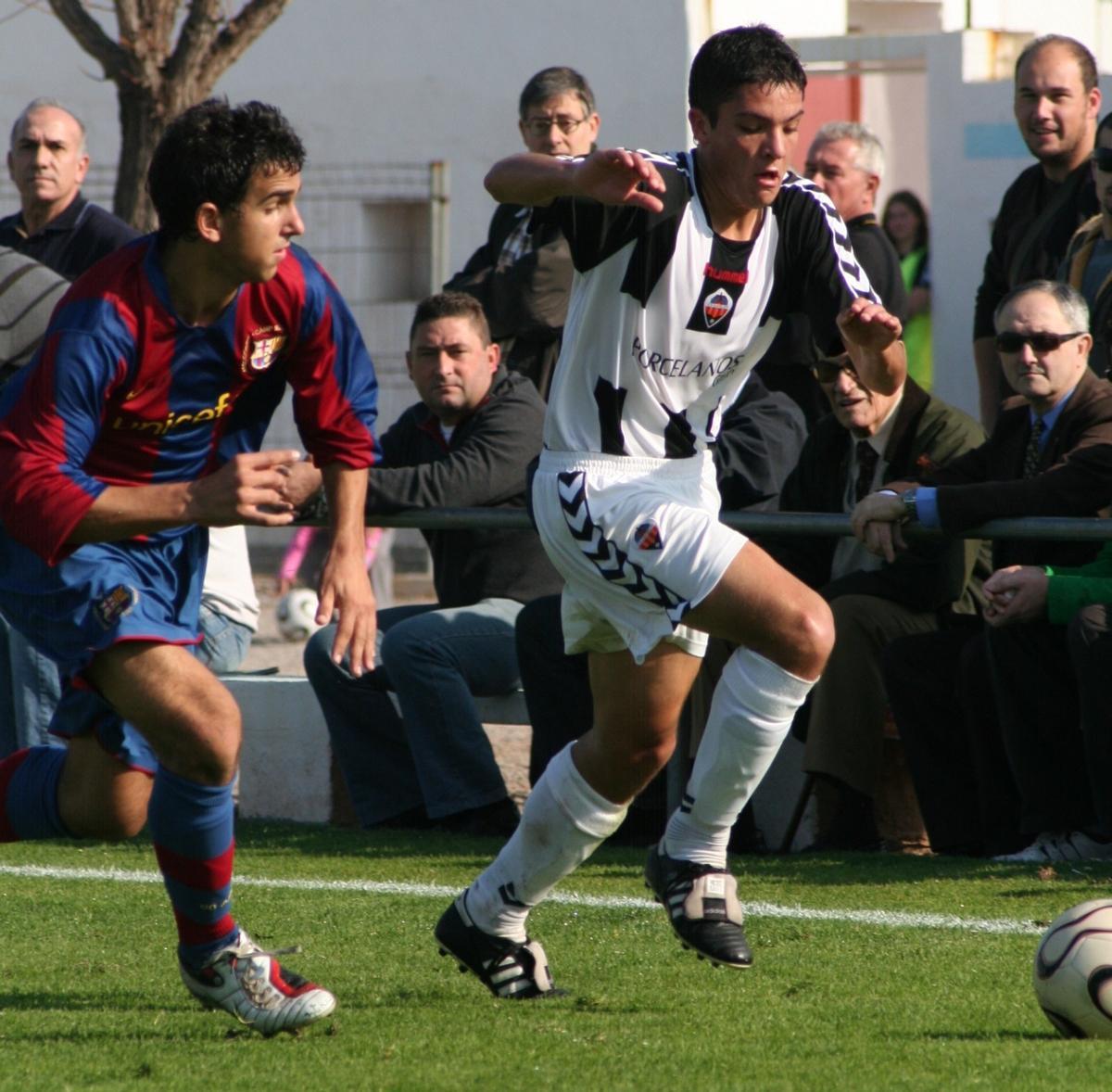 Carles, en el Juvenil A, contra el Barcelona en el Bovalar.