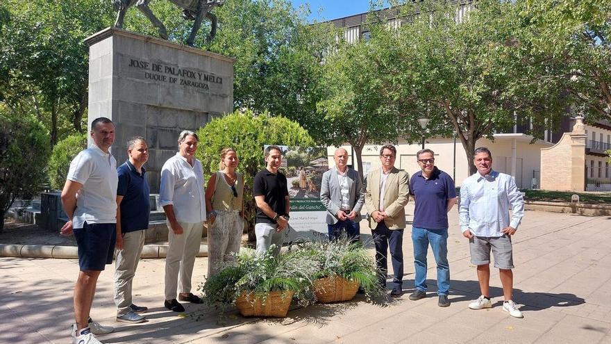Zaragoza estrena un mercado de flores y mascotas para llenar de vida una plaza del centro: "Está inspirado en las grandes ciudades de Europa"
