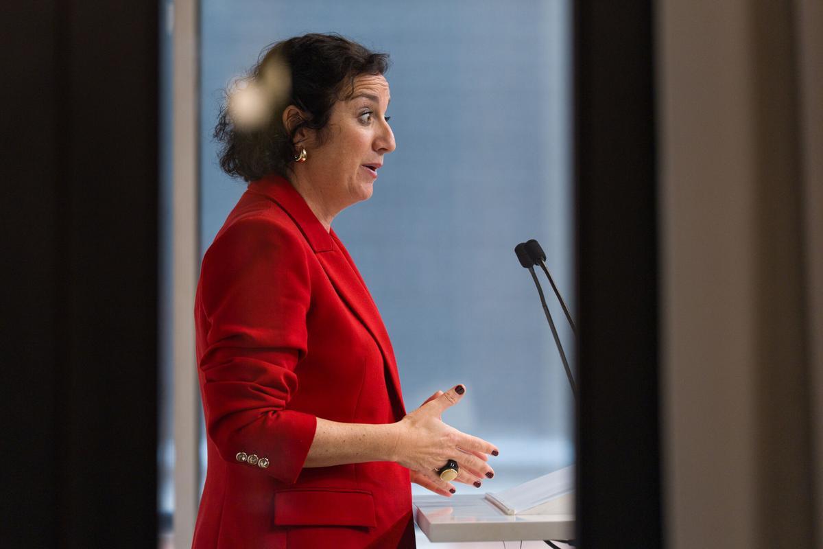 La consellera d'Economia i Hisenda, Alícia Romero, en roda de premsa