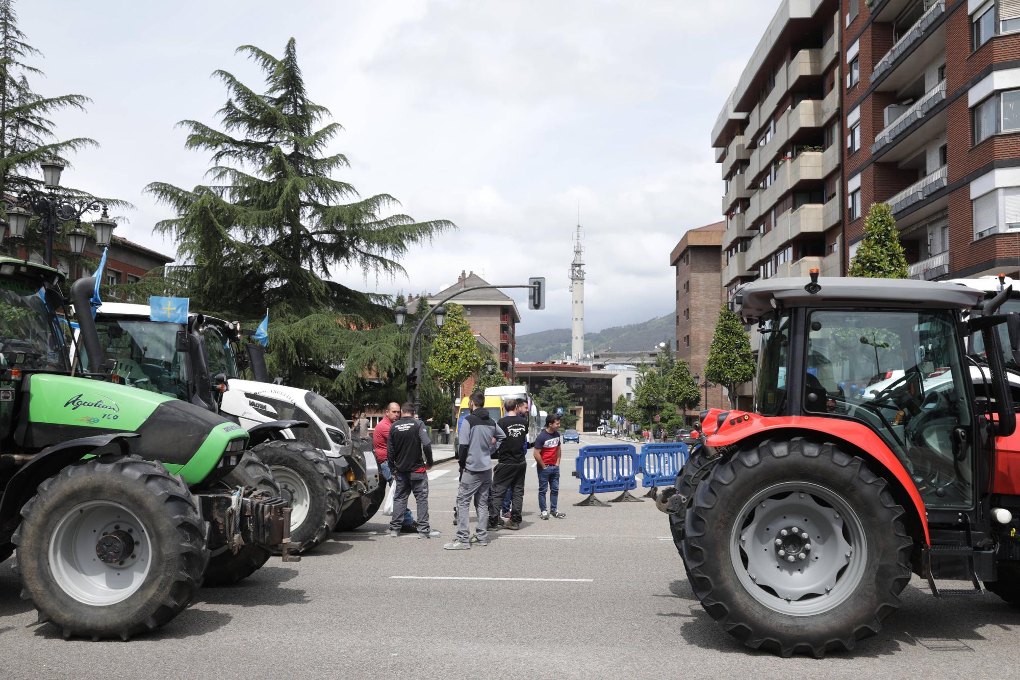 EN IMÁGENES: Así fue la tractorada de protesta del campo asturiano en Oviedo