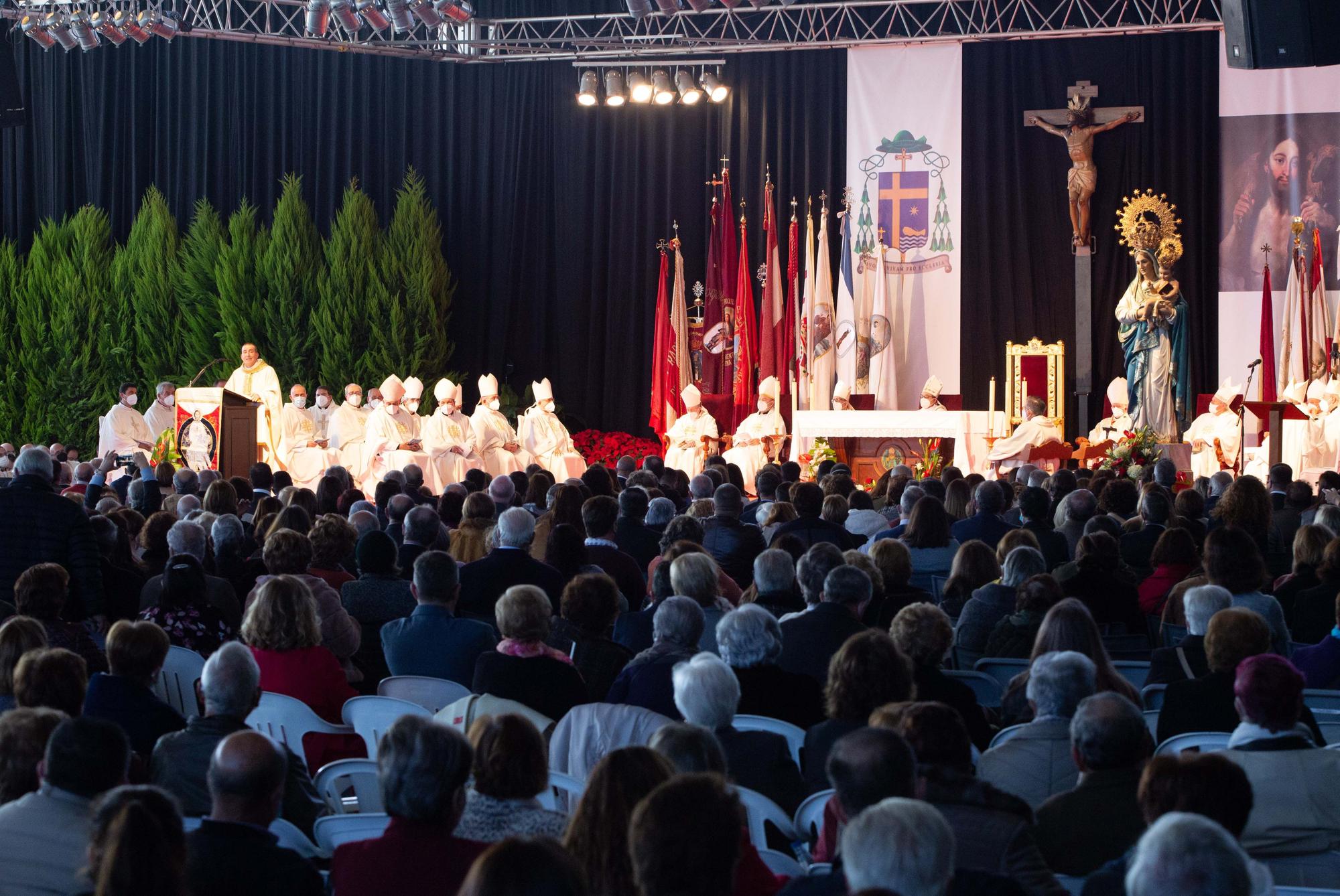 Ordenación del obispo en el Recinto Ferial