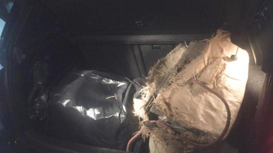 La Policía Local de Mataró incauta 54 kg de droga escondidos en el maletero de un coche