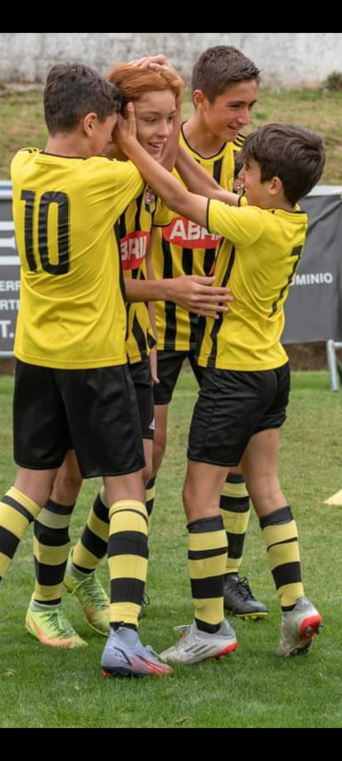 Celebración de un gol de Gabi.