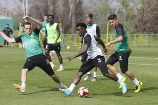El Córdoba CF visita Mérida con la idea de seguir acosando a sus rivales