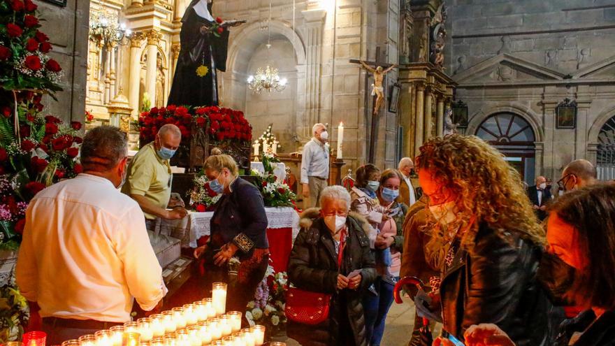 Santa Rita se queda en el templo ante la amenaza de lluvia durante la procesión