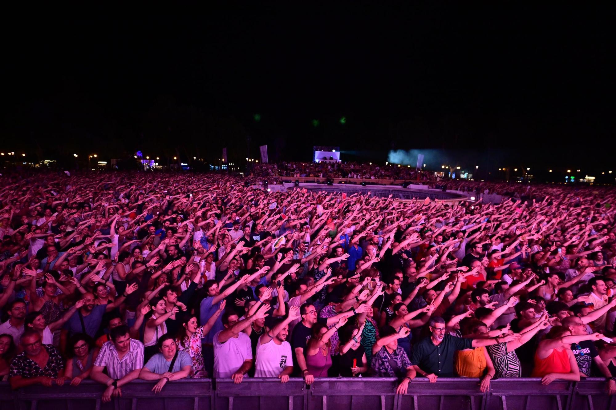 Fotogalería | Love of Lesbian e Iván Ferrerio en Icónica Santalucía Sevilla Fest