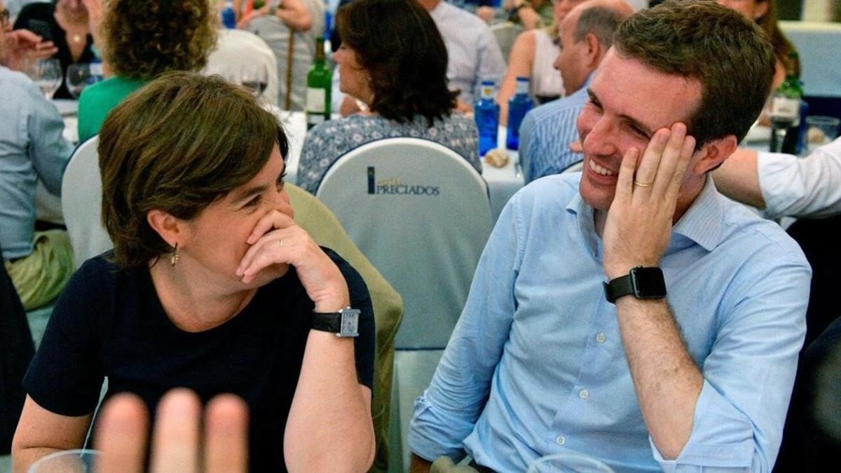 Los candidatos a presidir el PP, Soraya Sáenz de Santamaría y Pablo Casado, el pasado martes, en la cena de verano del grupo parlamentario del PP.