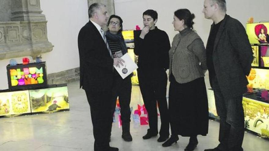 Por la izquierda, José Luis Vega, Ainara Bezanilla, Lydia Santamarina, Sarah María Bogantes y Lars Sidenius, ayer, en el Museo Barjola.