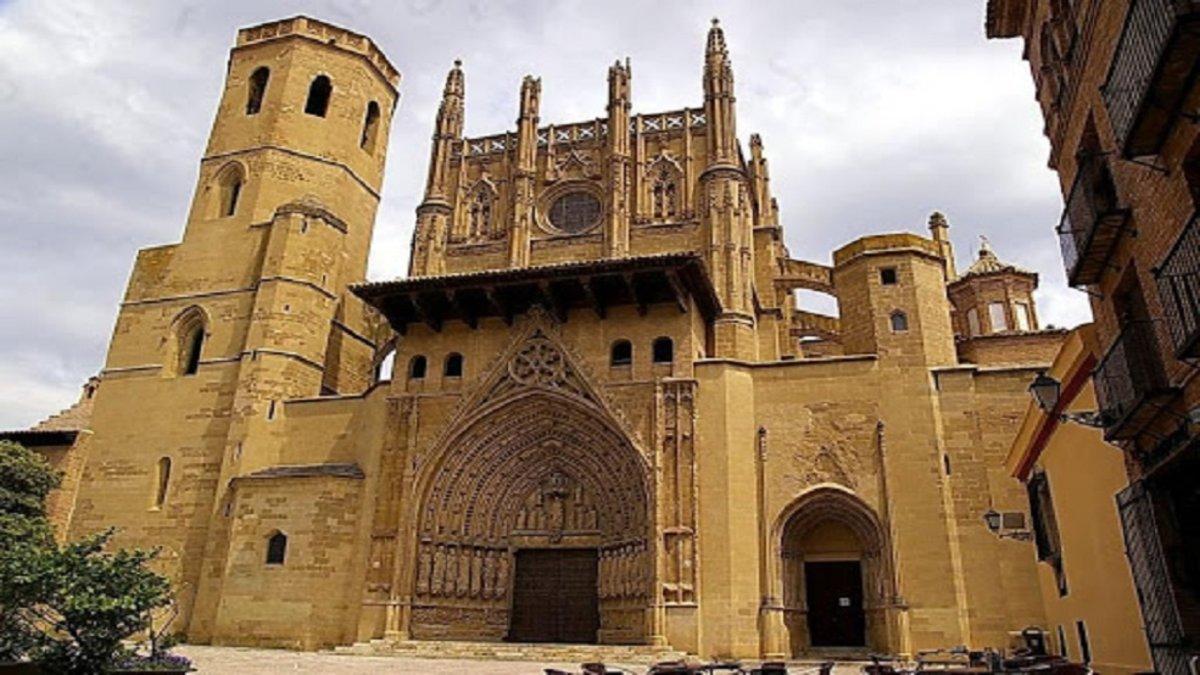 La catedral de Huesca toma una loca medida para frenar la propagación del coronavirus