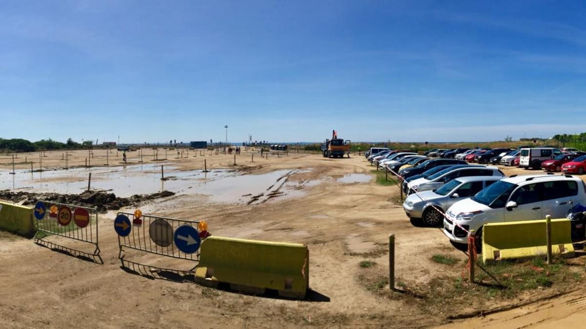 Viladecans inicia las obras en el aparcamiento de la playa de la Murtra.