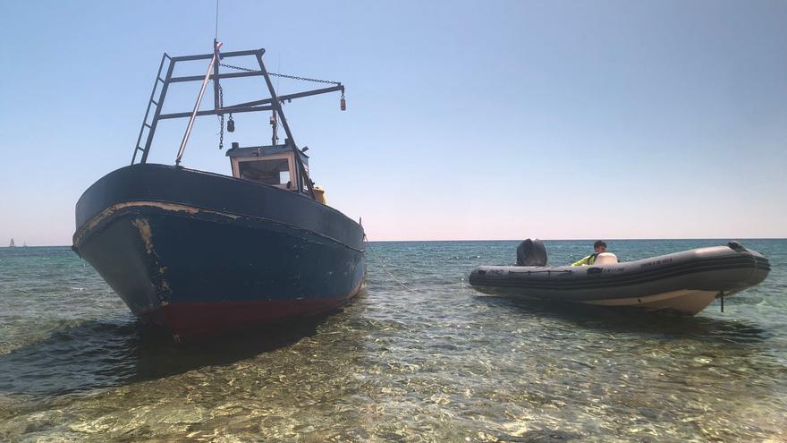 Detenido el patrón del pesquero utilizado como patera para trasladar a 18 personas a Formentera
