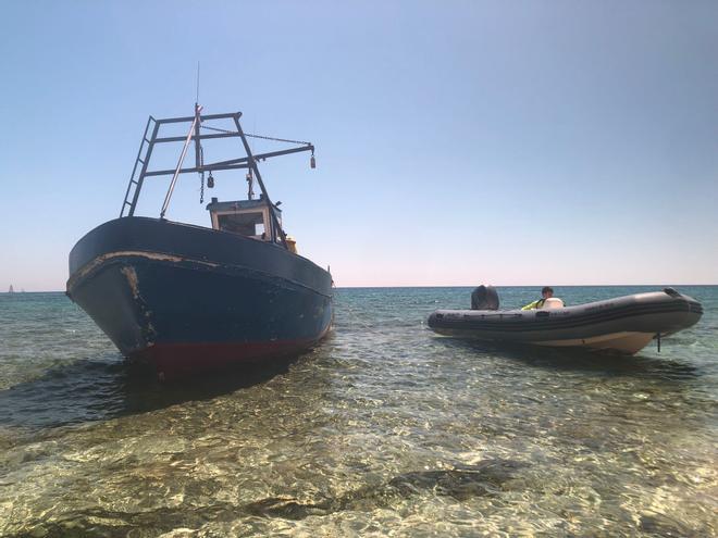 Todas las fotos del pesquero de la Mola que se utilizaba como patera