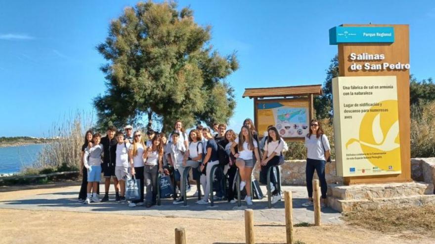 Arriba, recepción en el Ayuntamiento; abajo, visita a las Salinas de San Pedro. | AYTO. SAN PEDRO DEL PINATAR