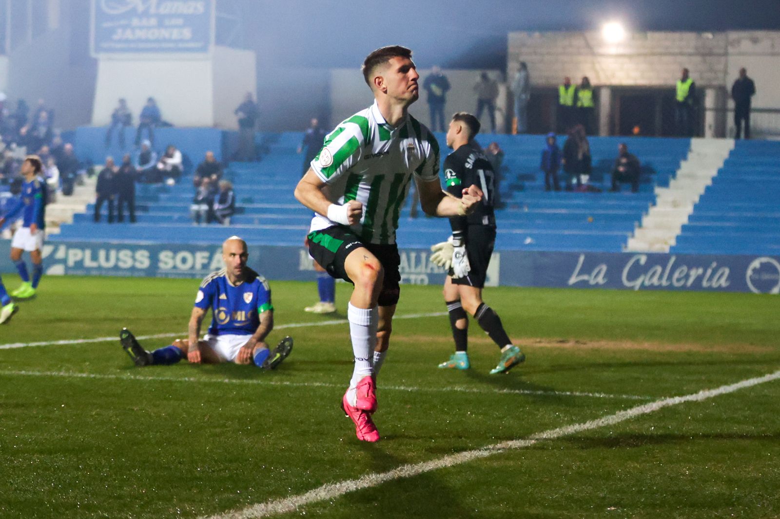 Linares-Córdoba CF: las imágenes del partido en Linarejos