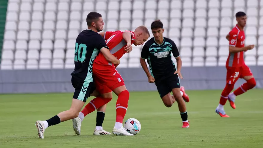 Los fallos en defensa condenan al Córdoba CF en su duelo ante el Betis Deportivo