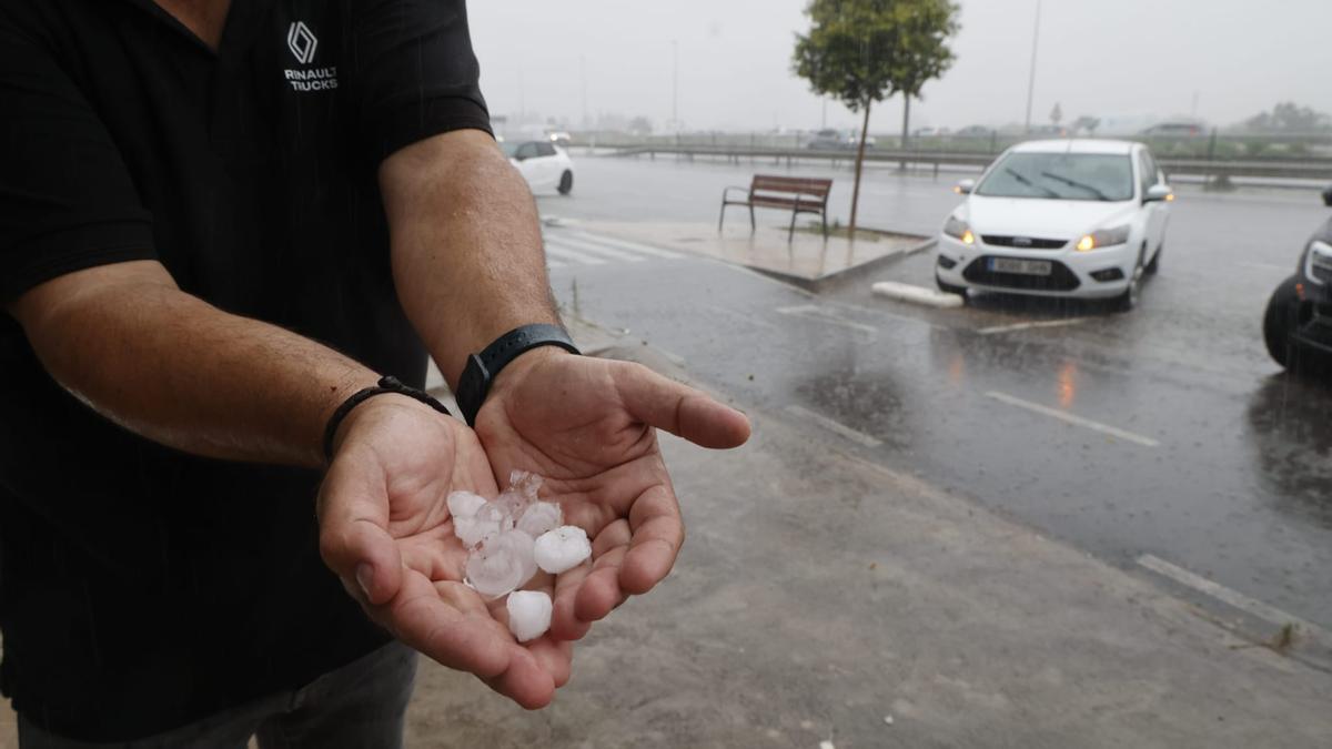 Intensa granizada en València