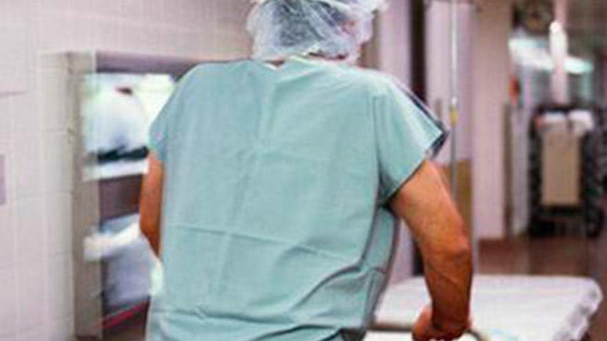 Juicio a una médica y un celador por estafar más de 7.000 euros al IBSalut hinchando la agenda de pacientes en Palma