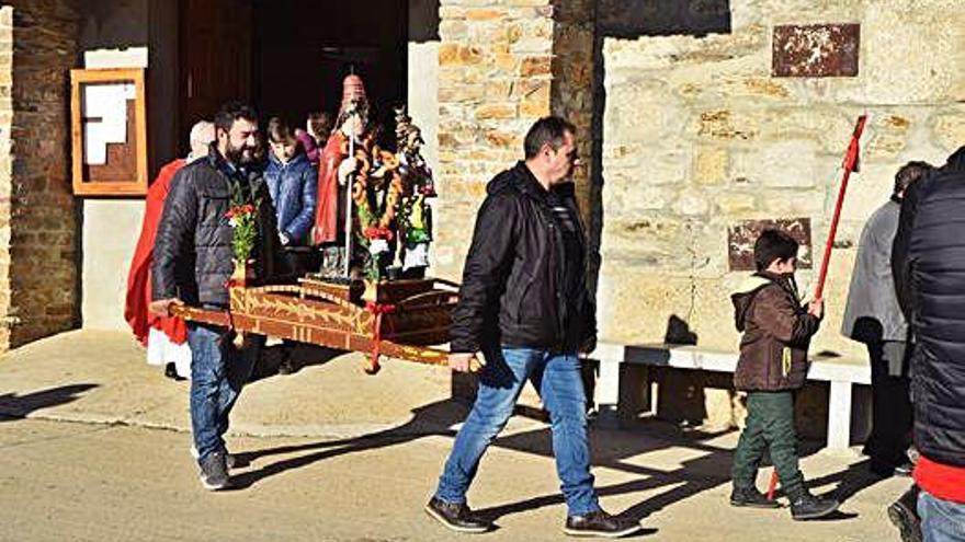 Una imagen de la procesión en Valer.