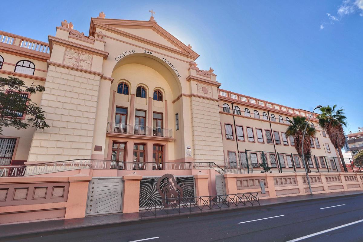 Fachada del Colegio La Salle San Ildefonso de Santa Cruz de Tenerife.