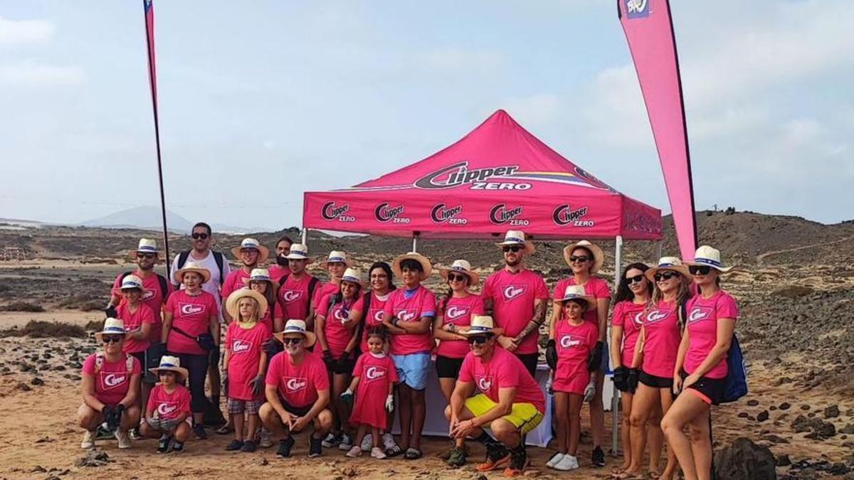 Acción de la campaña ‘Cuidar lo nuestro sabe a Clipper’ en Lanzarote.