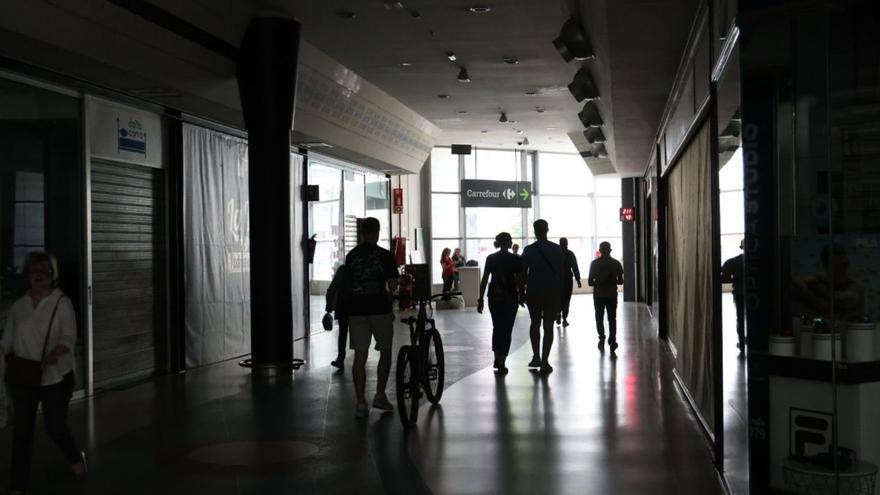 De compras pese al apagón.
| Patricia Casteleiro