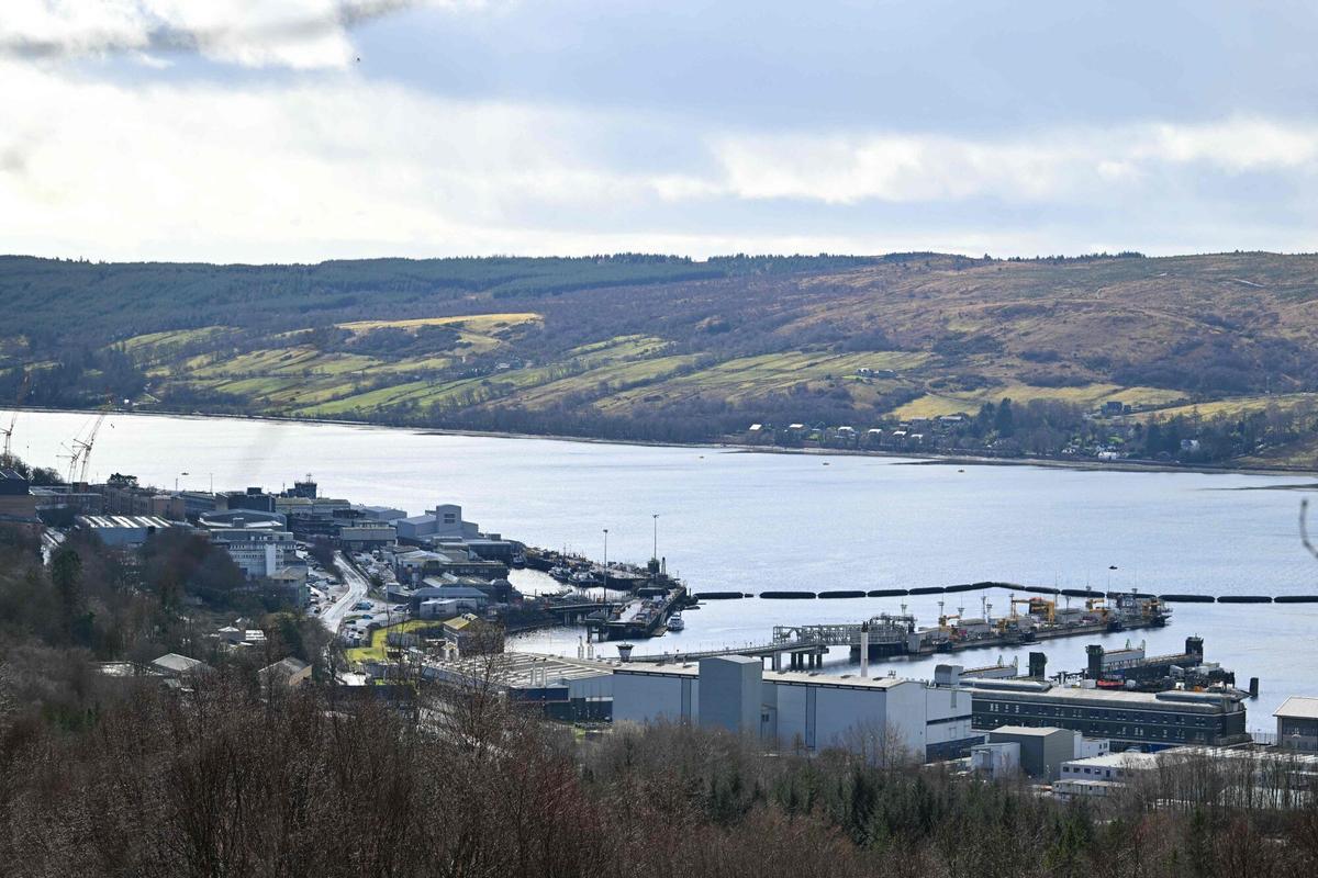 Una fotografía muestra una vista general de la Base Naval de Su Majestad en Clyde, en Faslane, al noroeste de Glasgow (Escocia), el 14 de marzo de 2026