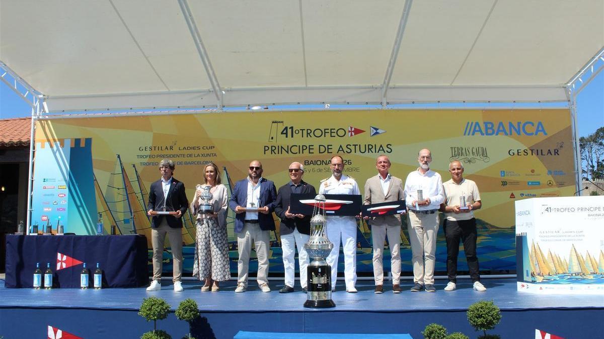 Foto de familia de la presentación.