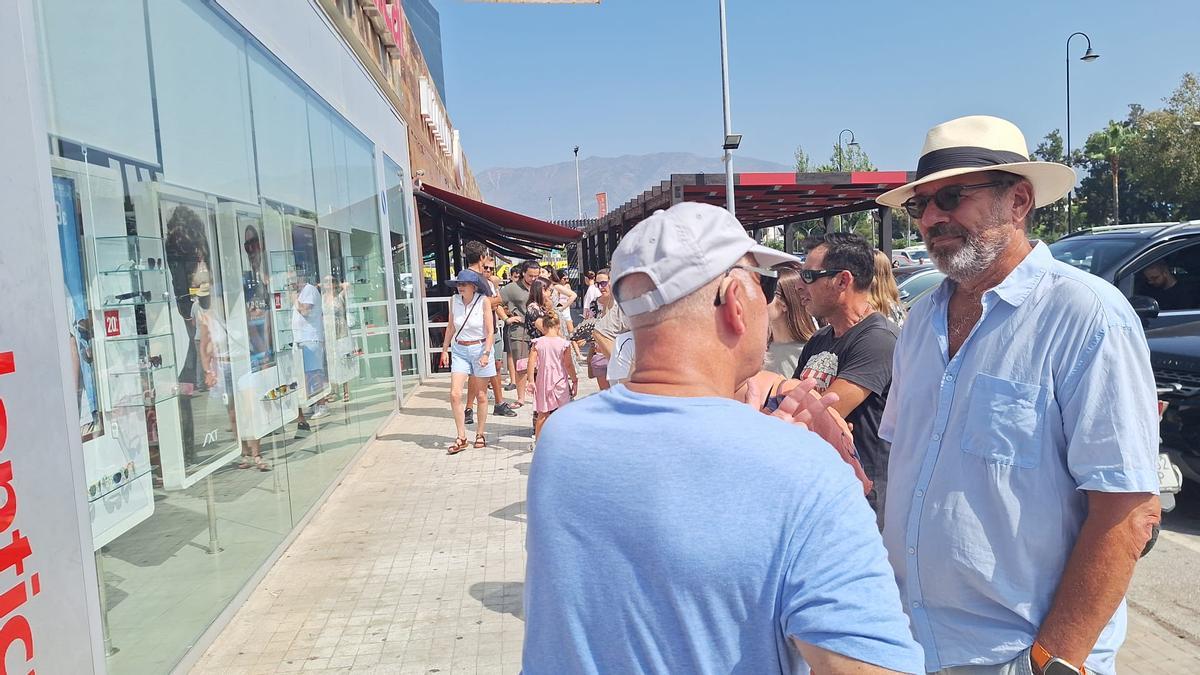 Colas en Soloptica en Fuengirola.