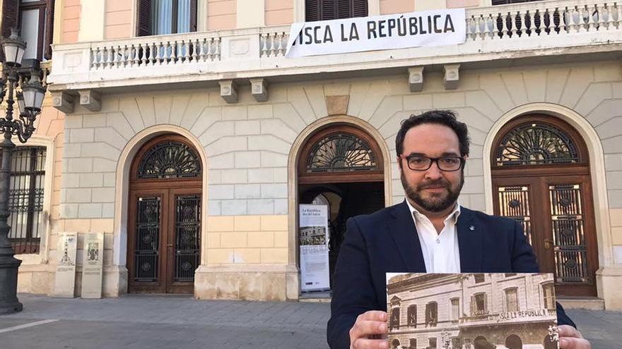 Juli Fernàndez: &quot;Mi abuela murciana cocinaría igual la olla gitana en la república catalana&quot;