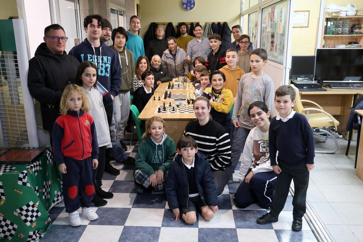 Miembros del club de ajedrez Lucena de Vigo.