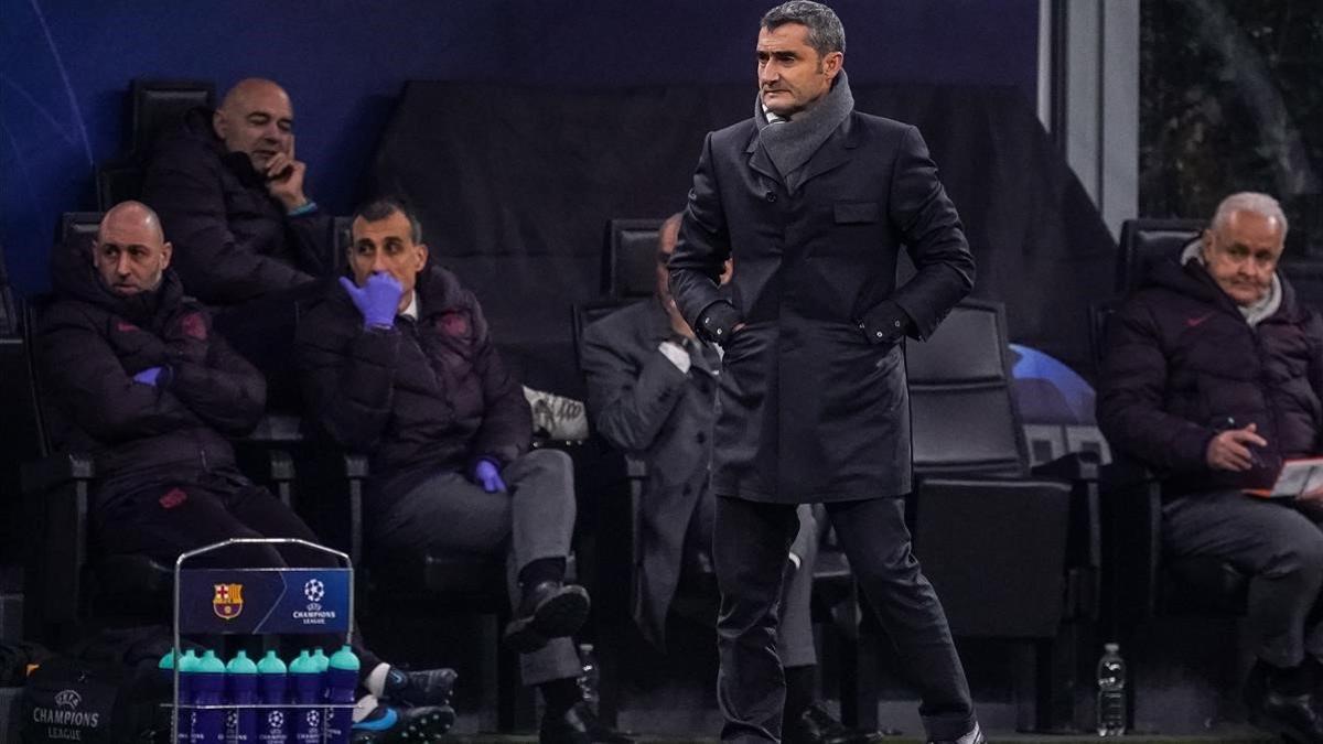 Valverde, en San Siro durante el Inter-Barça.