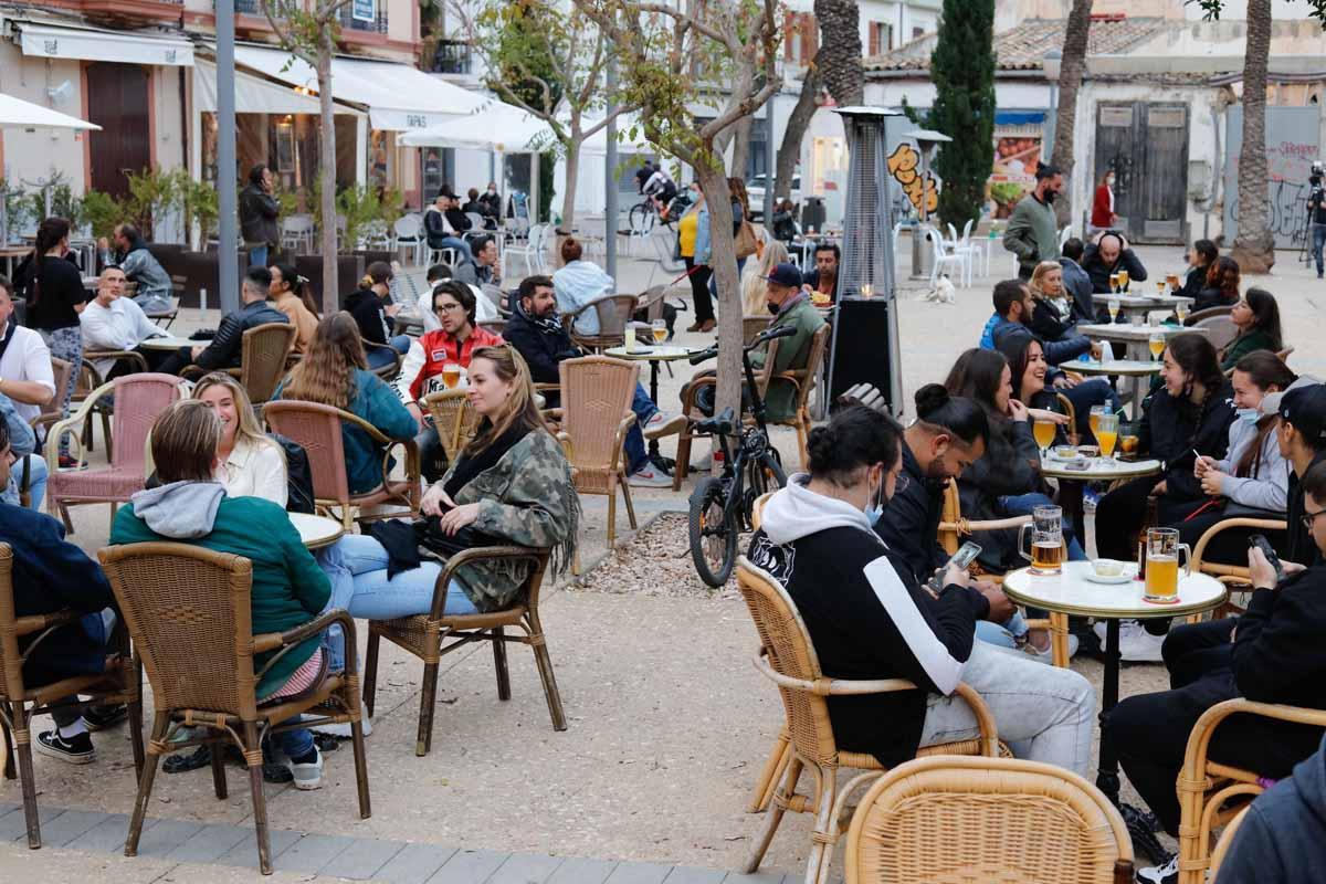 Imagen de archivo de una terraza de Ibiza.