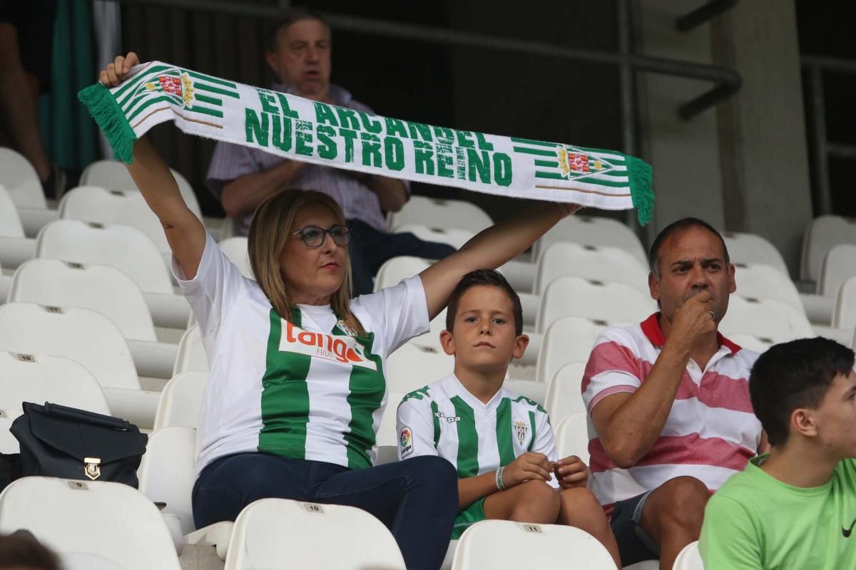 Los aficionados del Córdoba CF en el Arcángel