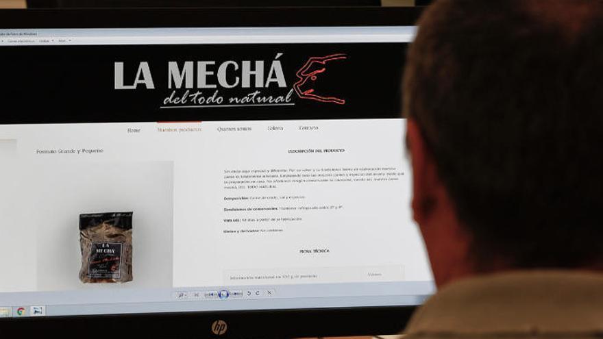 Un usuario, en la web de la marca que comercializa la carne La Mechá // Jose Manuel Vidal