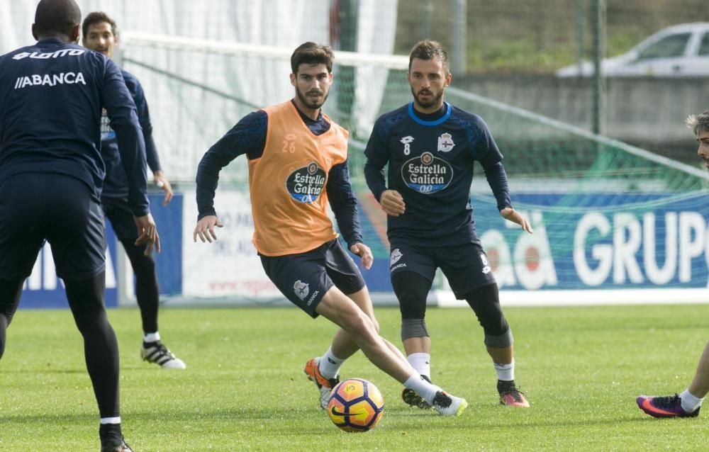 Toda la plantilla está a disposición de Gaizka Garitano, a excepción de Joselu, que, ya se ejercita en el readaptador. Florin Andone se retiró de la sesión antes que sus compañeros.