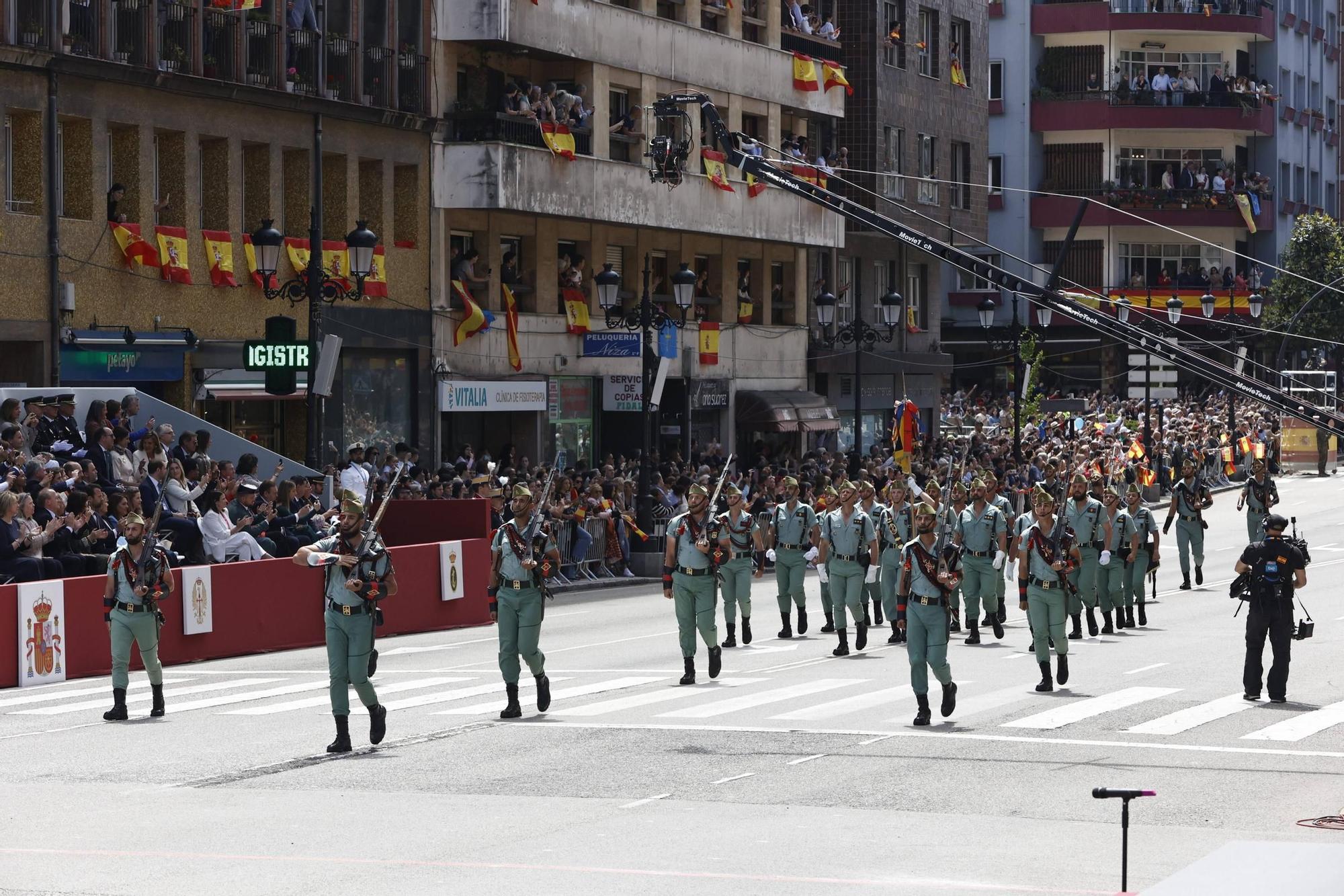 EN IMÁGENES: Así fue el multitudinario desfile en Oviedo por el Día de las Fuerzas Armadas